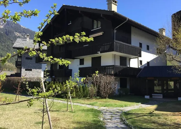Au Calme Avec Jardin Et Vue Mont-blanc Chamonix